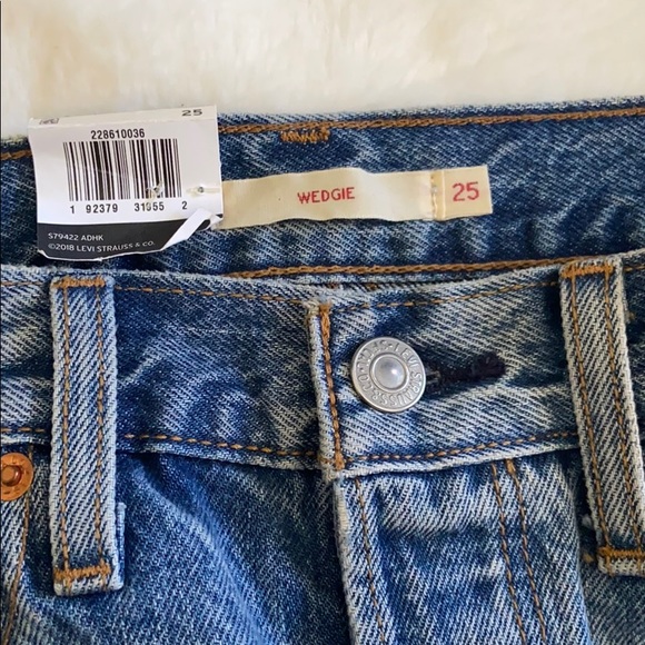 ⚡️💙 LEVI’S WEDGIE ICON (HIGH RISE MOM JEANS) ⚡️💙 - Picture 6 of 9